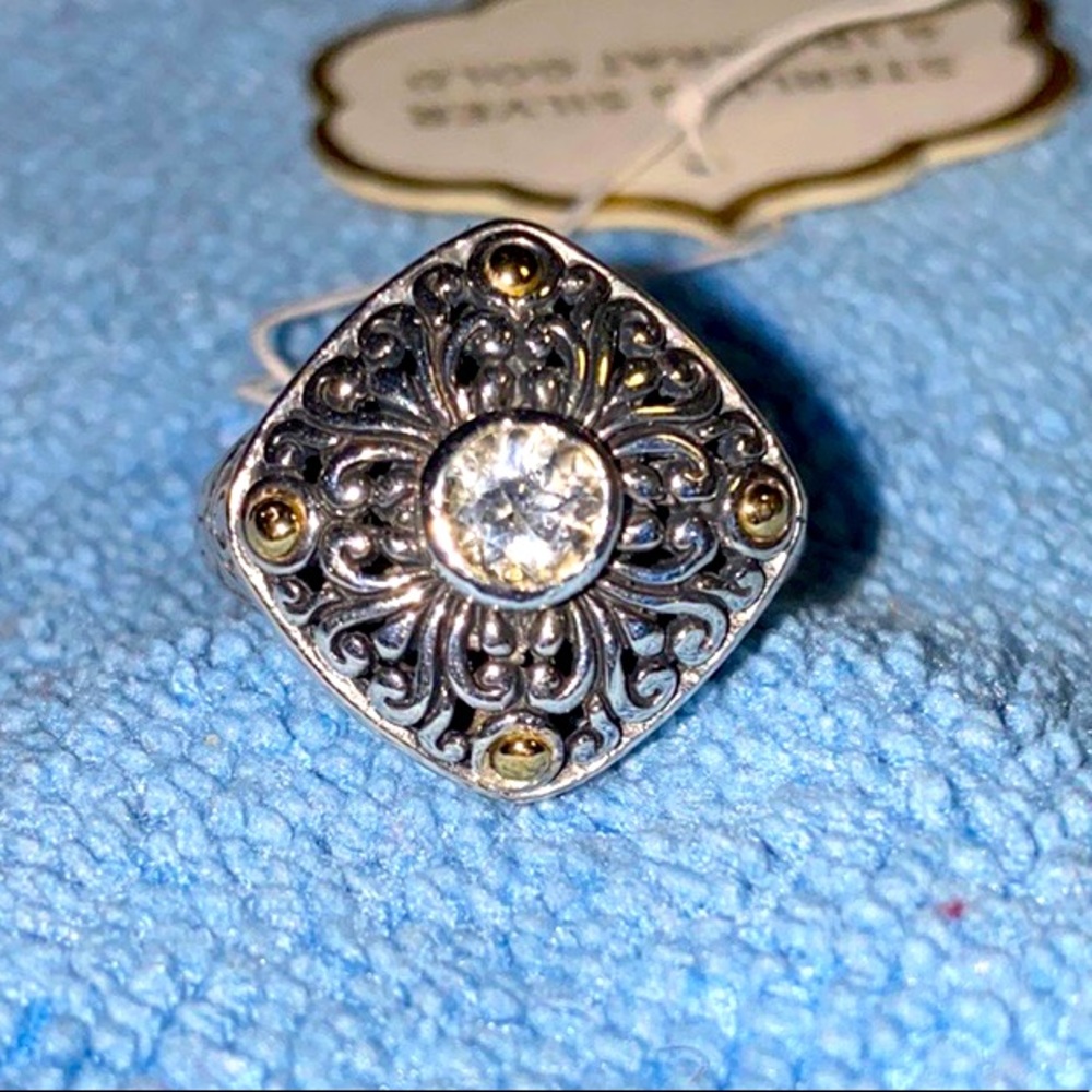 Gorgeous 925 sterling silver ring with 18k gold accents & green amethyst. Size 8